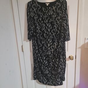 Elegant Black and White Patterned Dress 22/24